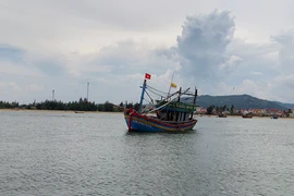 Nghệ An: Cứu hộ thành công tàu cá hỏng máy cùng ngư dân gặp nạn