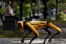 Singapore dùng chó robot giám sát người dân thực hiện giãn cách xã hội
