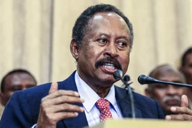 Thủ tướng Sudan Abdallah Hamdok tại cuộc họp báo ở Khartoum. (Ảnh: THX/TTXVN)