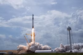 NASA-SpaceX hoàn tất chuyến bay lịch sử đưa người lên ISS