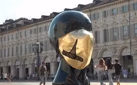 Italy: Thiết kế khẩu trang bằng vàng để tri ân đội ngũ y tế