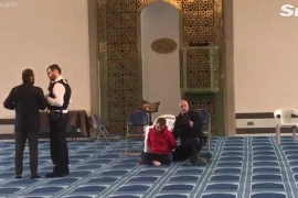 Anh bắt giữ kẻ tấn công một đền thờ Hồi giáo ở London