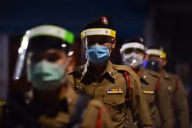 Cảnh sát Thái Lan thành lập đơn vị đặc nhiệm chống COVID-19. (Ảnh: AFP/Getty)