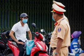 CSGT vòng bụng quá khổ không được ra đường làm nhiệm vụ