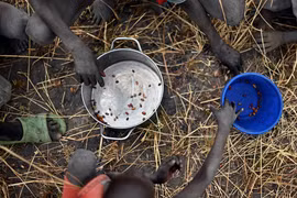 Trẻ em tại Nam Sudan đối mặt với khủng hoảng nhân đạo. (Ảnh: AFP/TTXVN)