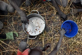 Trẻ em tại Nam Sudan đối mặt với khủng hoảng nhân đạo. (Ảnh: AFP/TTXVN)