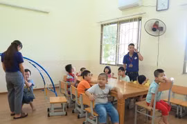 Trao gửi tình yêu, gieo niềm hy vọng cho trẻ khuyết tật