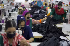 Ngành dệt may Bangladesh bị dịch COVID-19 tàn phá nặng nề. (Ảnh: AP)