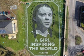 Họa sỹ Anh vẽ tranh khổng lồ hình Greta Thunberg nhân dịp 8/3