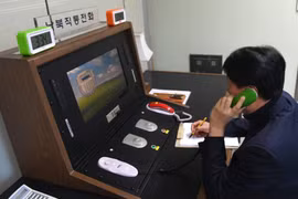 Đường dây nóng liên Triều tại văn phòng liên lạc ở làng đình chiến Panmunjom. (Ảnh: Yonhap/TTXVN)