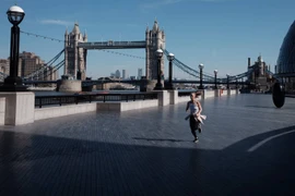 Thủ đô London vắng bóng người do dịch bệnh. (Ảnh: PA)
