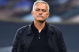 Jose Mourinho vô cùng giận dữ trước quyết định của CAS. (Ảnh: Sky Sports)