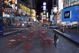 Thành phố New York vắng bóng người do lệnh phong toả. (Ảnh: AP)
