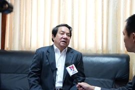 Tổng thư ký Quốc hội Campuchia Leng Peng Long trả lời phỏng vấn phóng viên TTXVN tại Campuchia. (Ảnh: Trần Long/TTXVN)