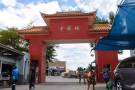 Khu phố người Hoa tại Windhoek trở nên vắng vẻ. (Ảnh: AFP)