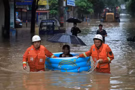 Mưa lũ tiếp tục tàn phá các địa phương ở phía Nam Trung Quốc
