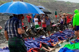 Các nạn nhân trong vụ sạt lở tại Hpakant. (Ảnh: AP)