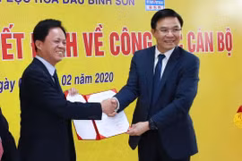Tổng Giám đốc PVN Lê Mạnh Hùng và tân Chủ tịch HĐQT BSR Nguyễn Văn Hội. (Ảnh: Vietnam+) 