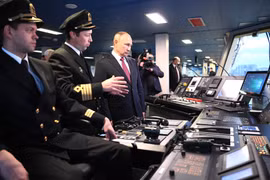 Tổng thống Putin tham quan tàu phá băng Viktor Chernomyrdin. (Ảnh: Điện Kremlin)