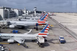 American Airlines thất thu nặng nề do COVID-19. (Ảnh: AFP/TTXVN)