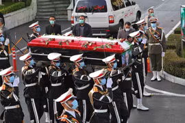 Iran tổ chức trọng thể lễ tang cho nhà khoa học hạt nhân Mohsen Fakhrizadeh. (Ảnh: AFP/TTXVN)