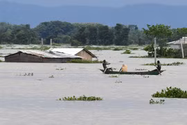 Bang Assam chìm trong biển nước. (Ảnh: AFP/TTXVN)