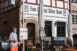 Các nhà hàng, quán bar chịu ảnh hưởng nặng nề do lệnh phong tỏa mới. (Ảnh: AFP/Getty)