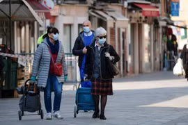 Italy: Các cửa hàng tại Venice bắt đầu mở cửa trở lại