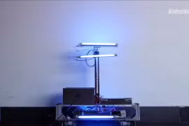Trung Quốc sử dụng robot diệt vi khuẩn bằng tia cực tím để chống dịch