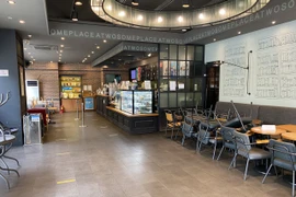 Các cửa hàng càphê ở Seoul chỉ được phép bán mang về hoặc giao hàng. (Ảnh: Korea Herald)