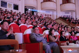 Bà Kim Kyong-hui (áo đen) cùng gia đình nhà lãnh đạo Kim Jong-un. (Ảnh: Yonhap)