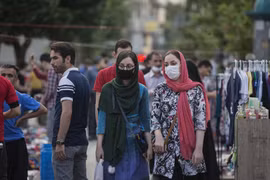 Iran đang đối mặt với làn sóng bùng phát dịch mới. (Ảnh: THX/TTXVN)
