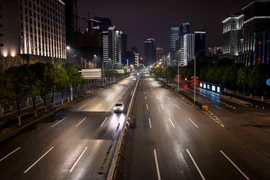 Vũ Hán lung linh ánh đèn trong cơn bão dịch bệnh COVID-19