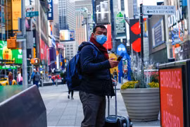Người dân tại thành phố New York. (Ảnh: New York Post)