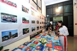 Gian trưng bày báo Xuân Canh Tý 2020 tại Điện Biên. (Ảnh: Phan Tuấn Anh/TTXVN) 