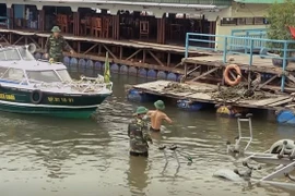 Bộ đội Biên phòng Quảng Bình chuẩn bị các phương tiện kỹ thuật sẵn sàng ứng phó, hỗ trợ nhân dân khi thiên tai xảy ra. (Ảnh: Võ Dung/TTXVN)