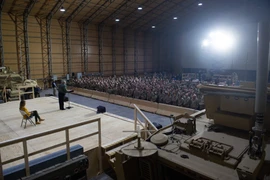 Tổng thống Trump trong chuyến thăm căn cứ Ain al-Assad hồi năm 2018. (Ảnh: AFP/TTXVN)