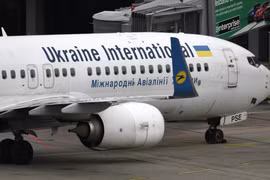 Máy bay của Ukraine International. (Ảnh: AFP/TTXVN)