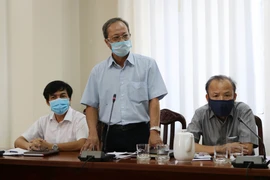 Đại diện ngành y tế tỉnh Ninh Thuận cung cấp thông tin cho báo chí về tình hình phòng chống dịch. (Ảnh: Nguyễn Thành/TTXVN) 