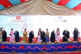 Lễ động thổ dự án xây dựng Đài phát thanh phát hình tại tỉnh Savannakhet. (Ảnh: Phạm Kiên/TTXVN)