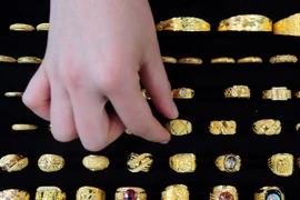 Một cửa hàng bán đồ trang sức bằng vàng ở Seoul, Hàn Quốc. (Nguồn: AFP/TTXVN)