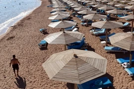 Bãi biển ở Sharm El-Sheikh vắng khách du lịch. (Nguồn: AFP/TTXVN)