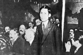 Chủ tịch Hồ Chí Minh tại Đại hội toàn quốc Đảng Xã hội Pháp ở thành phố Tua. (Nguồn: TTXVN)