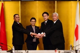 (Từ trái sang phải) Bộ trưởng Quốc phòng Indonesia Ryamizard Ryacudu, Ngoại trưởng Indonesia Retno Marsudi, Ngoại trưởng Nhật Bản Fumio Kishida và Bộ trưởng Quốc phòng Nhật Bản Gen Nakatani tại cuộc đối thoại. (Nguồn: AFP/TTXVN)