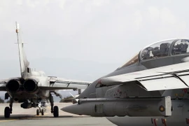 Máy bay chiến đấu Tornado GR4 của Không quân Hoàng gia Anh chuẩn bị cất cánh từ căn cứ Akrotiri, gần thành phồ Limassol, Cyprus. (Nguồn: AFP/TTXVN)