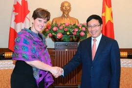 Phó Thủ tướng Phạm Bình Minh tiếp Bộ trưởng Phát triển và Pháp ngữ Canada Marie-Claude Bibeau. (Ảnh: Thống Nhất/TTXVN)