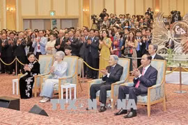 Chủ tịch nước Trần Đại Quang và Phu nhân cùng Nhà vua Nhật Bản Akihito và Hoàng hậu dự Lễ kỷ niệm 45 năm thiết lập quan hệ ngoại giao Việt Nam-Nhật Bản. (Ảnh: Nhan Sáng/TTXVN)