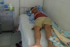 Khởi tố lái xe đánh hành khách nhập viện vì để con trớ trên xe