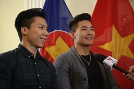 Hai nghệ sỹ Quốc Cơ, Quốc Nghiệp - niềm cảm hứng Việt Nam tại Britain’s Got Talent 2018. (Ảnh: Như Mai/TTXVN)