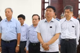 Bị cáo Đinh La Thăng và các bị cáo nghe hội đồng xét xử đọc bản tuyên án. (Ảnh: Doãn Tấn/TTXVN)